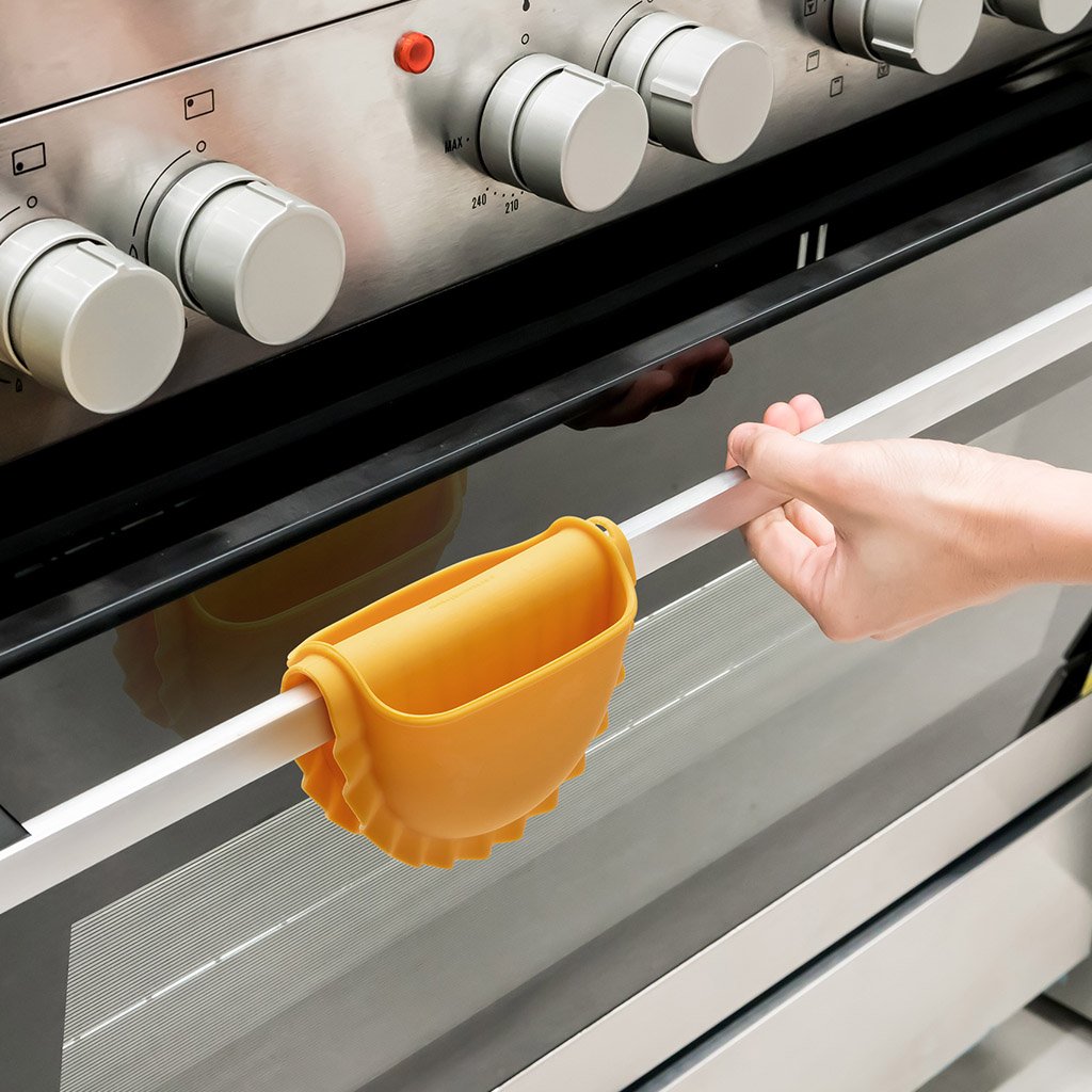 Fun and practical heat-resistant kitchen mitt